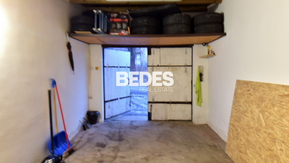 BEDES | murovaná garáž 18m2, pozemok 21m2, osobné vlastníctvo, Handlová