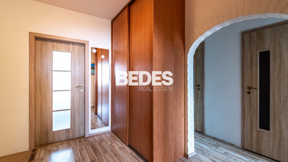 BEDES | 3 izb. byt, 70m2, čiastočná rekonštrukcia, 6/8p., Mostná – Handlová